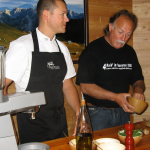 Robert Franceschi, a destra, esperto di cucina naturale del Queyras - Foto C. Patrone